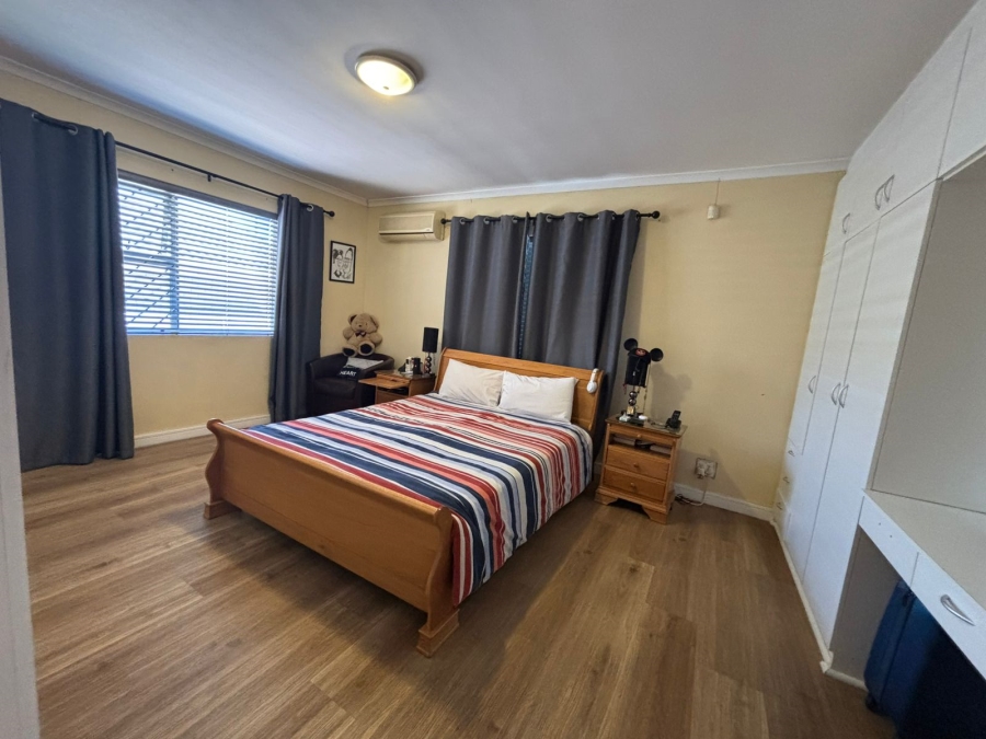 To Let 5 Bedroom Property for Rent in Rouxville Western Cape